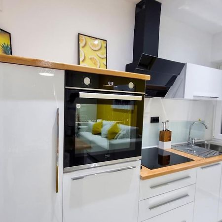 'The Yellow' Condo Берат Экстерьер фото