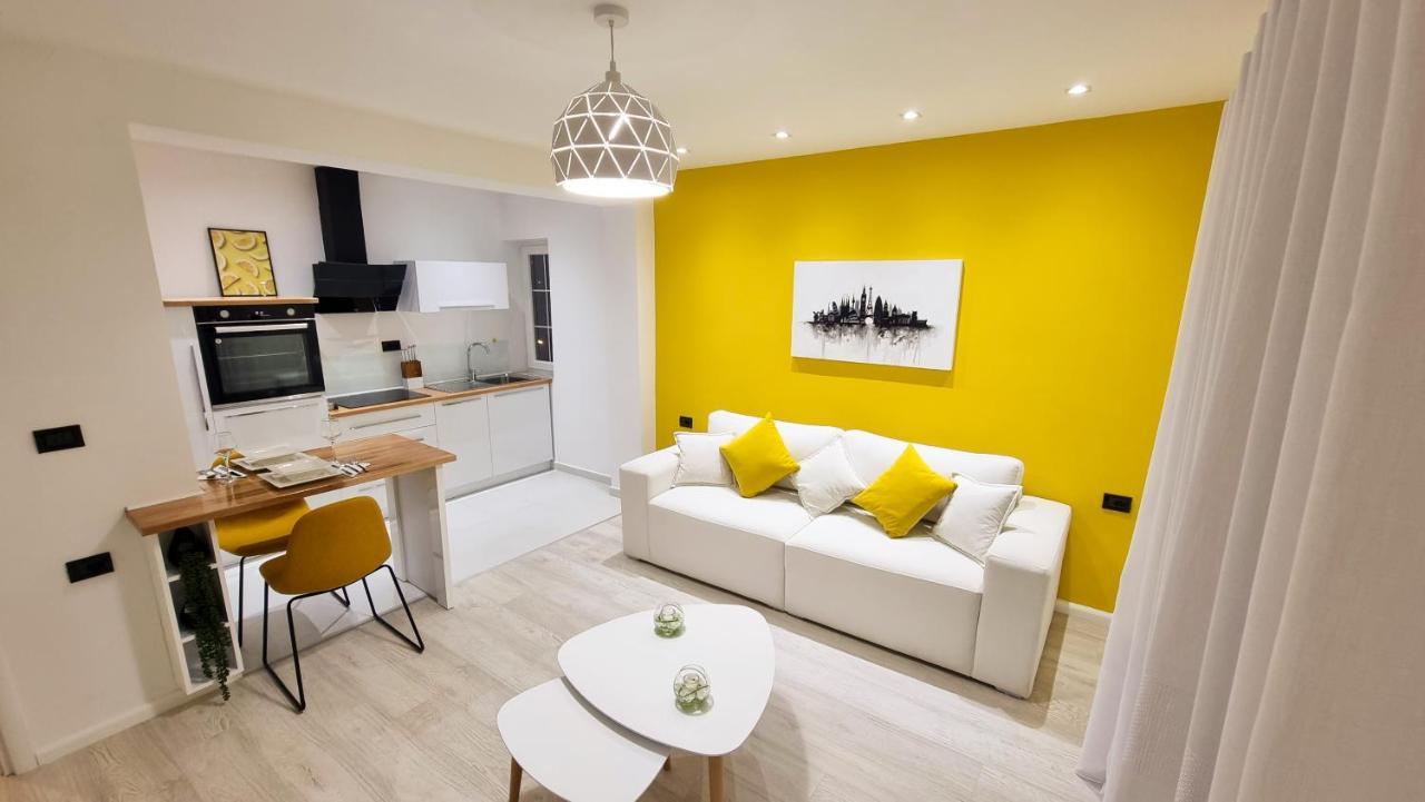 'The Yellow' Condo Берат Экстерьер фото